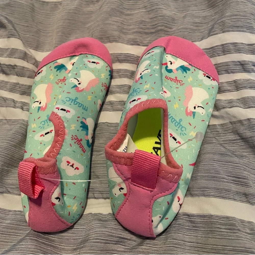 HIITAVE Toddler New Mint/Pink/Unicorn water‎ shoes. Size 6-7, brand new. No tags
